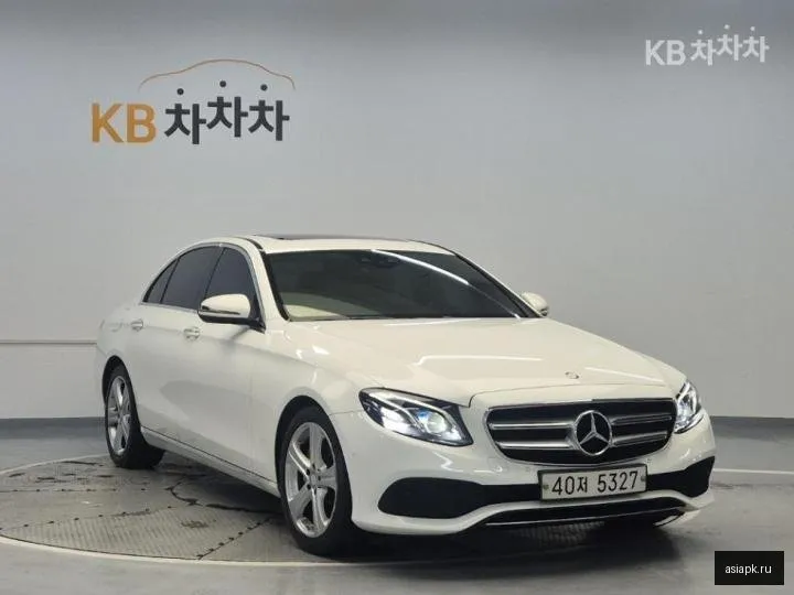 Mercedes-Benz E-Class 4