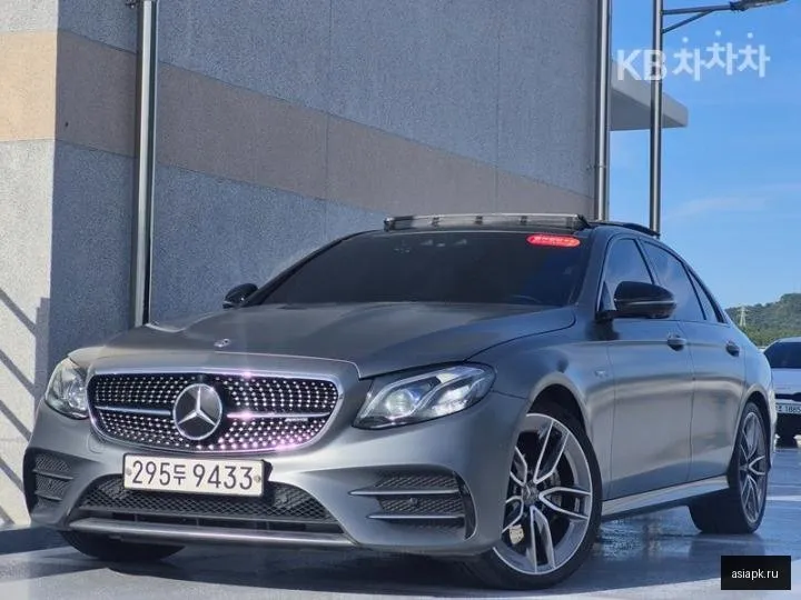 Mercedes-Benz E-Class 2