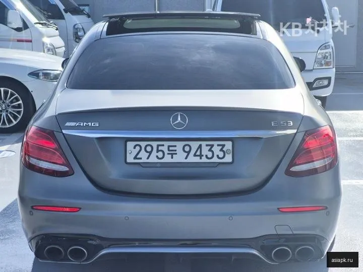 Mercedes-Benz E-Class 3