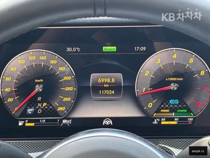 Mercedes-Benz E-Class 5