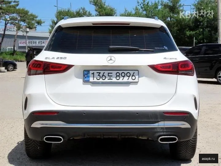 Mercedes-Benz GLA-Class 4