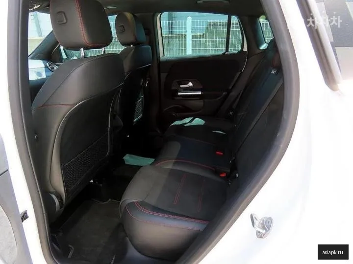 Mercedes-Benz GLA-Class 6