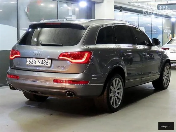 Audi Q7 4