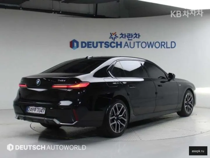 BMW 7-Series 2