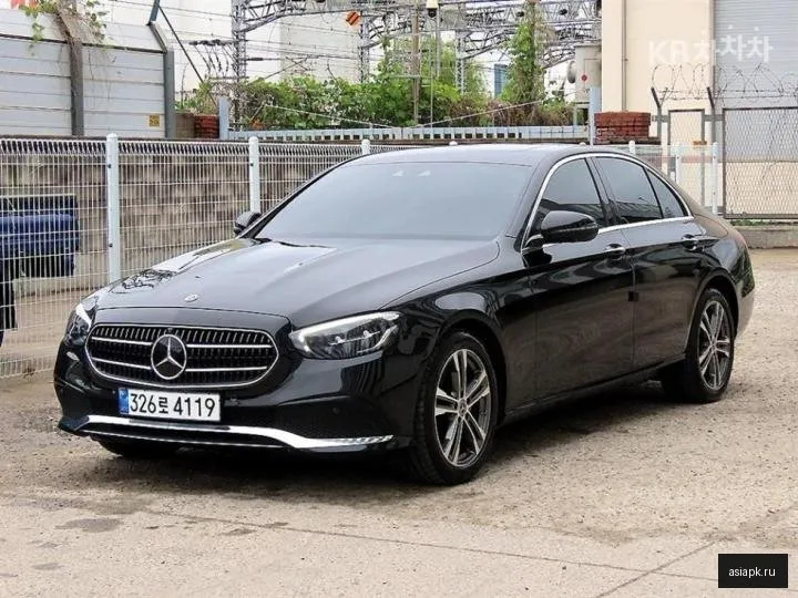 Mercedes-Benz E-Class 2
