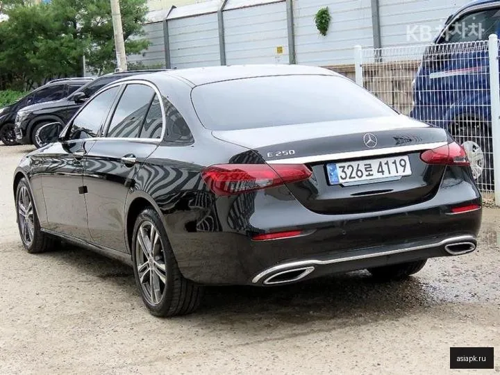 Mercedes-Benz E-Class 3