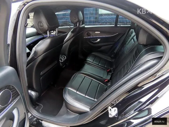 Mercedes-Benz E-Class 6