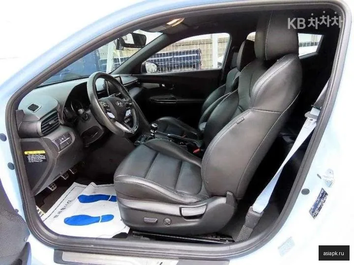 Hyundai Veloster 5