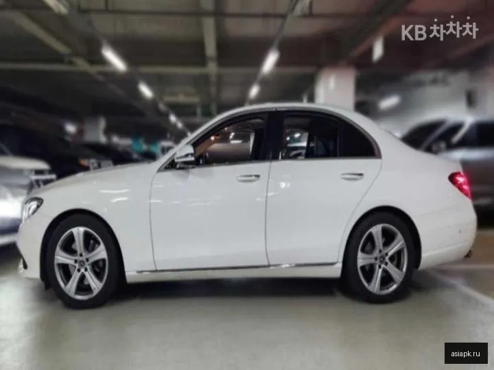 Mercedes-Benz E-Class 3