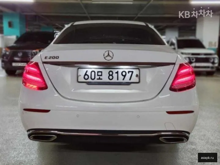 Mercedes-Benz E-Class 2