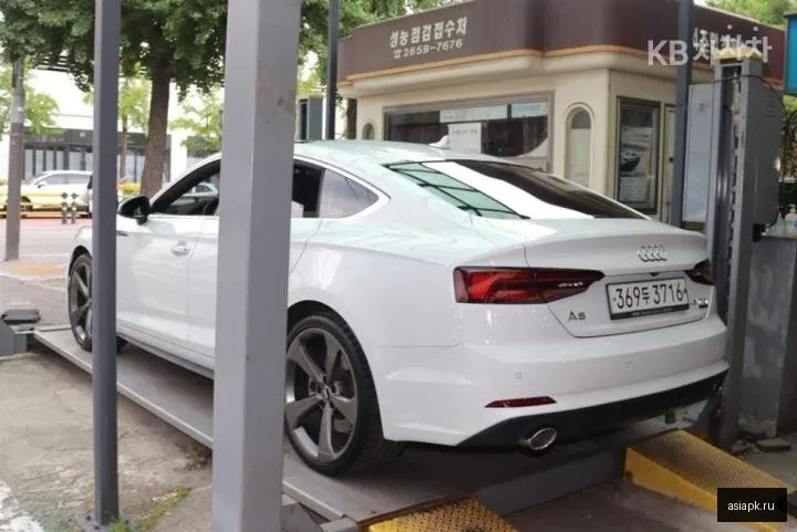 Audi A5 4