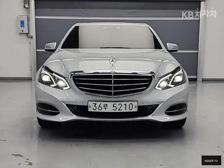 Mercedes-Benz E-Class 2