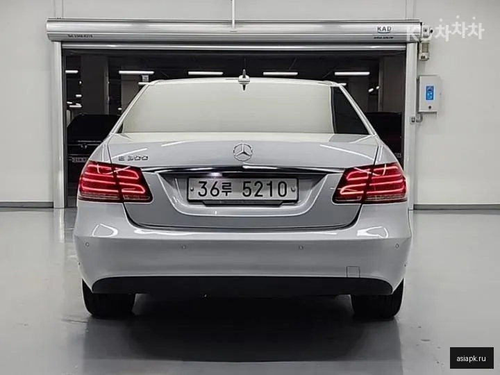 Mercedes-Benz E-Class 3