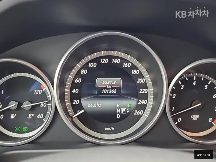 Mercedes-Benz E-Class 6