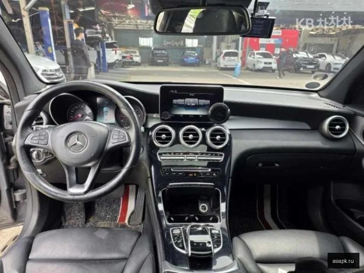 Mercedes-Benz GLC-Class 6