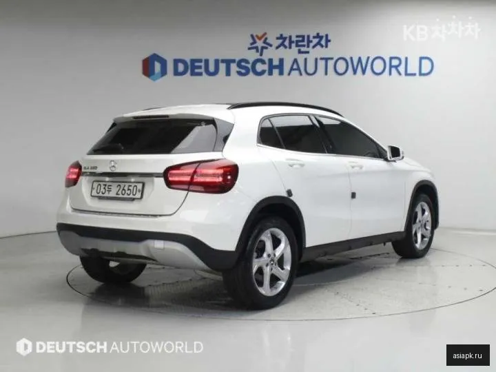 Mercedes-Benz GLA-Class 2