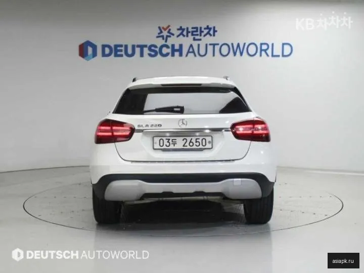 Mercedes-Benz GLA-Class 4