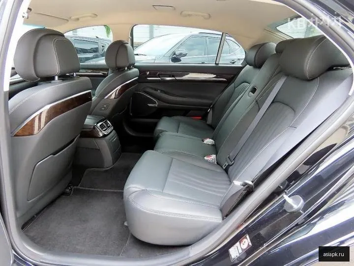 Genesis G90 6
