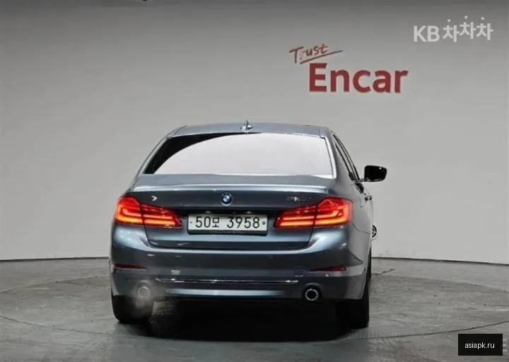 BMW 5-Series 4