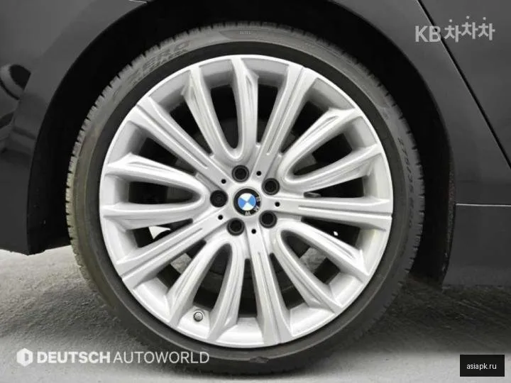 BMW 7-Series 5