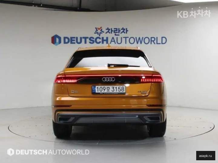 Audi Q8 4