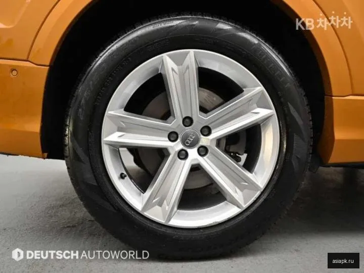 Audi Q8 5