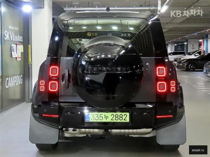 Land Rover Defender 4
