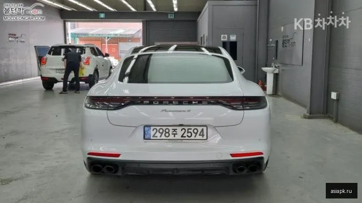 Porsche Panamera 4