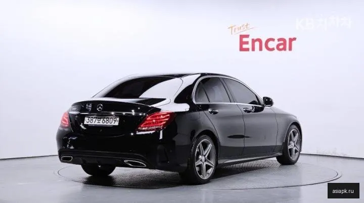 Mercedes-Benz C-Class 2