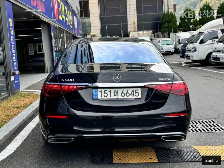 Mercedes-Benz S-Class 3
