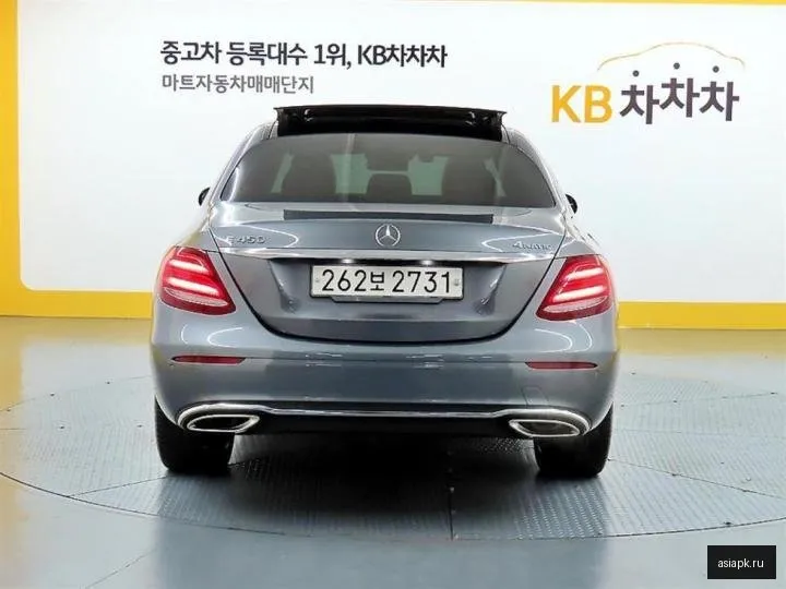 Mercedes-Benz E-Class 3