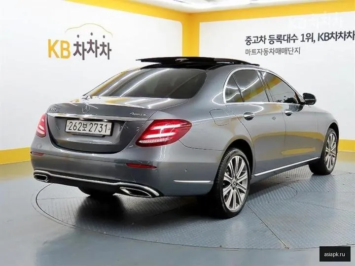 Mercedes-Benz E-Class 4