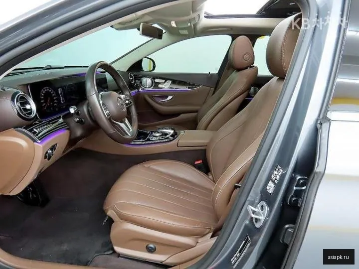 Mercedes-Benz E-Class 5