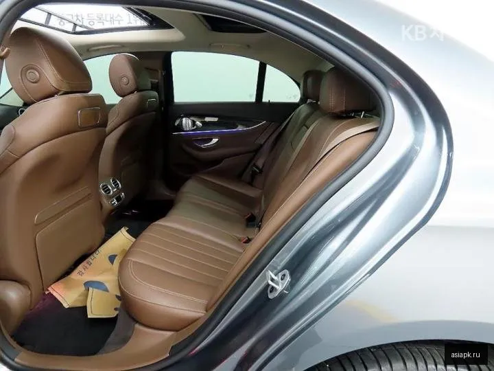 Mercedes-Benz E-Class 6