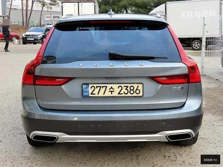 Volvo V90 4