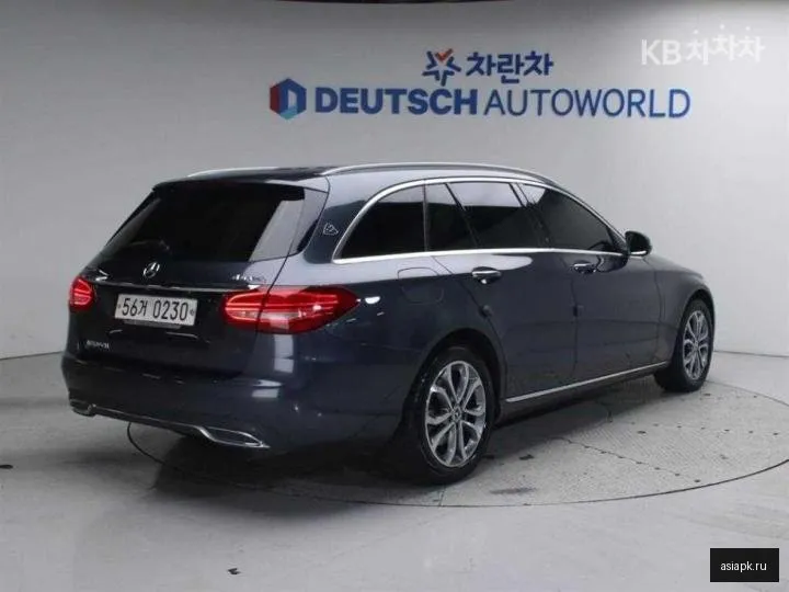 Mercedes-Benz C-Class 2