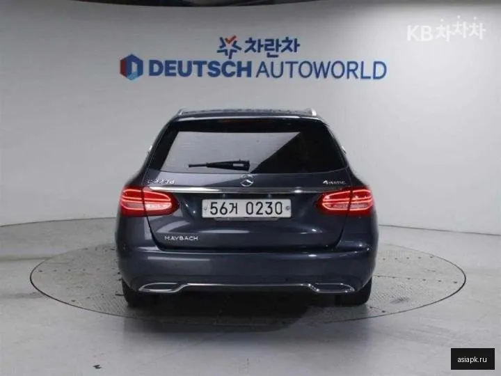 Mercedes-Benz C-Class 4