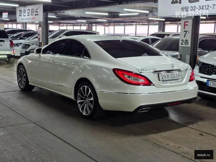 Mercedes-Benz CLS-Class 4