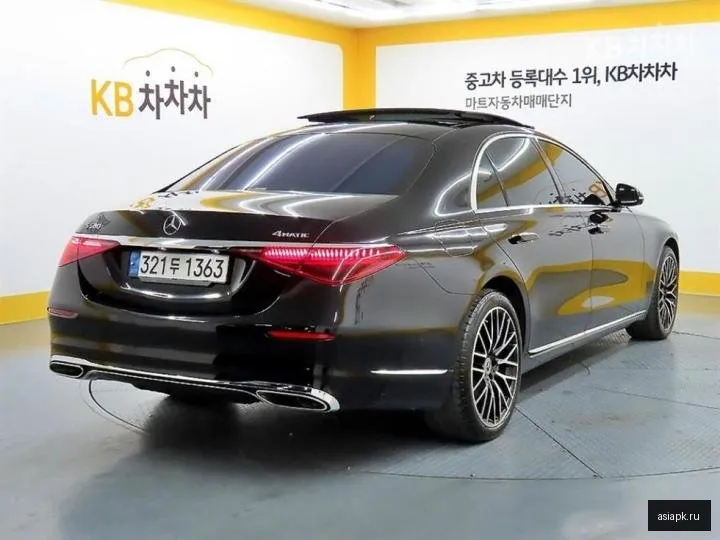 Mercedes-Benz S-Class 4