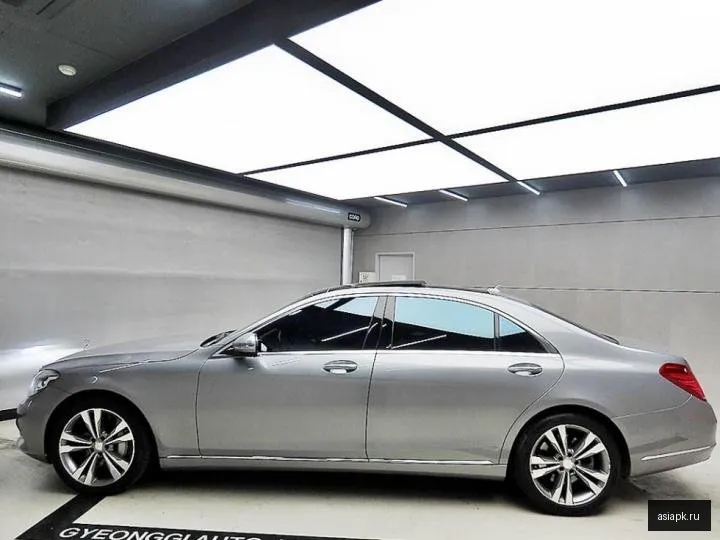 Mercedes-Benz S-Class 4