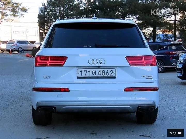 Audi Q7 4