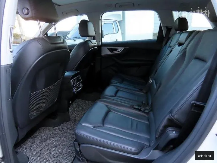Audi Q7 6