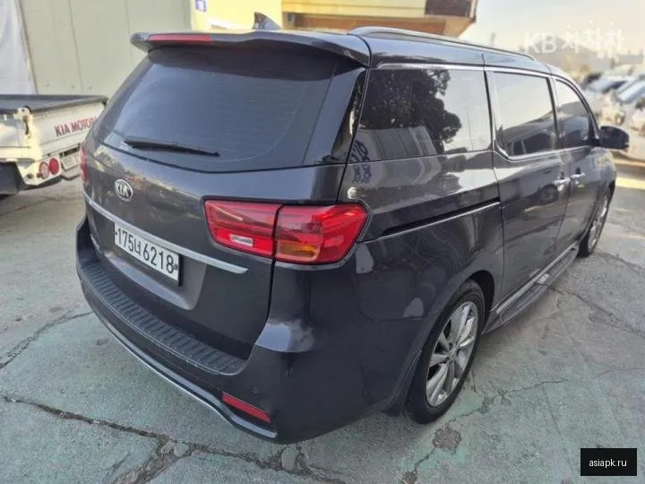 Kia Carnival 5
