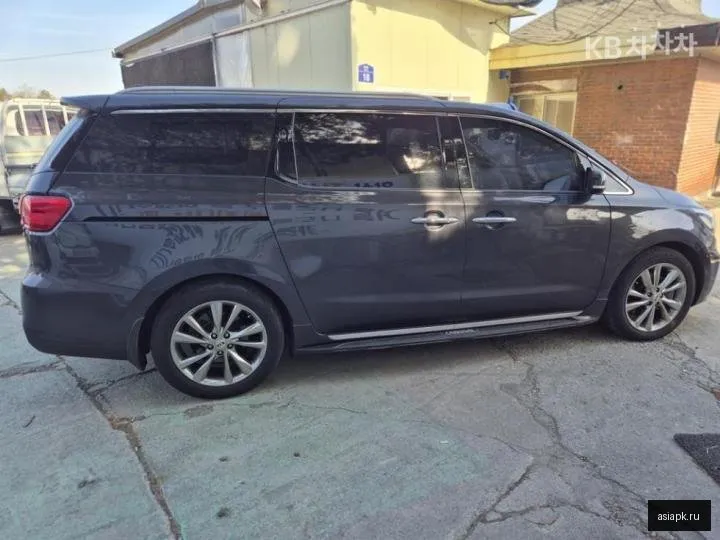 Kia Carnival 4