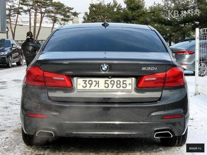 BMW 5-Series 4
