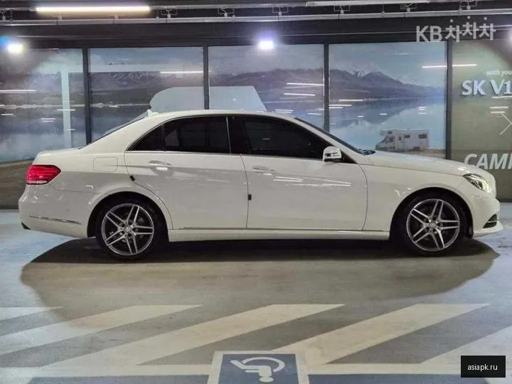 Mercedes-Benz E-Class 3