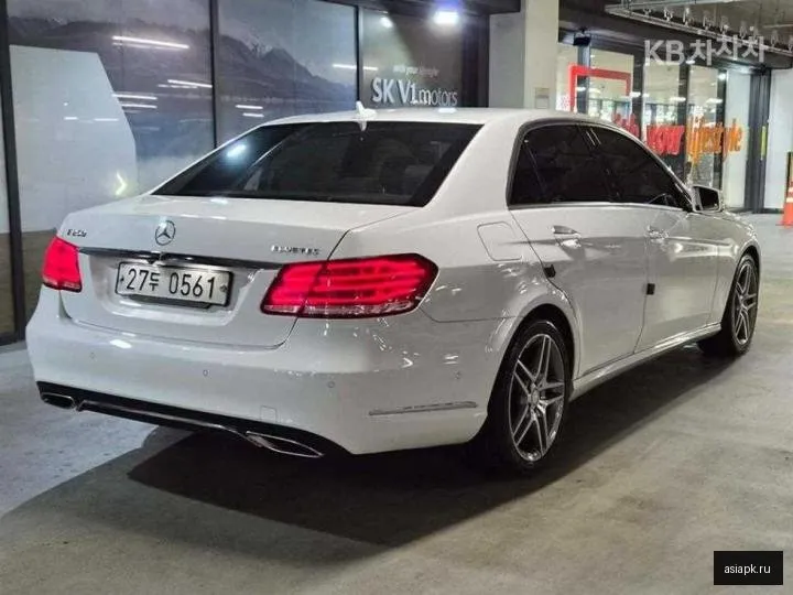 Mercedes-Benz E-Class 4