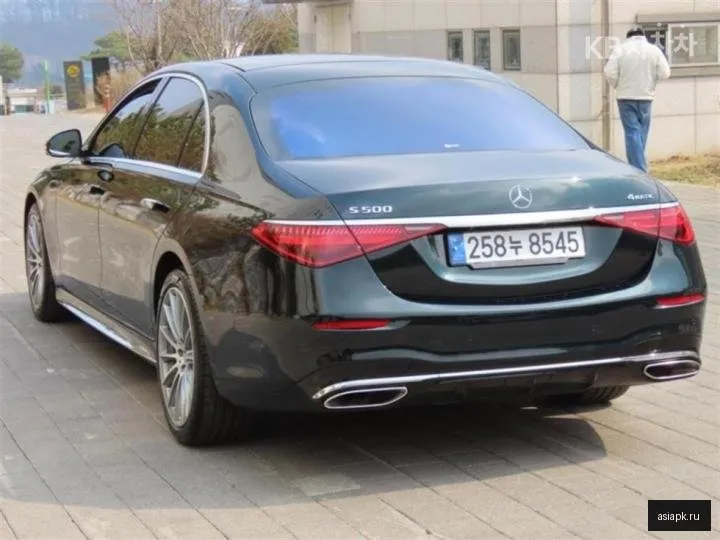 Mercedes-Benz S-Class 4