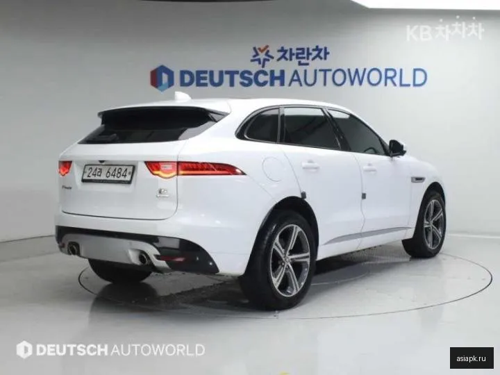 Jaguar F-Pace 2