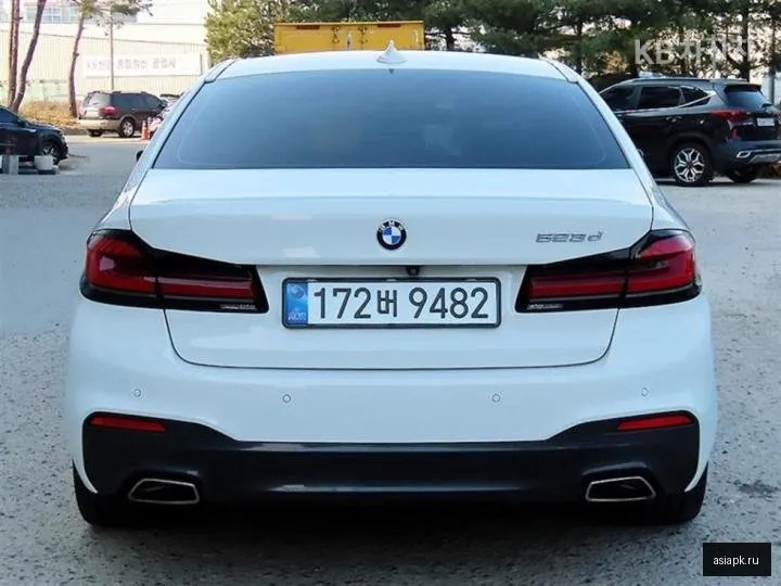 BMW 5-Series 4
